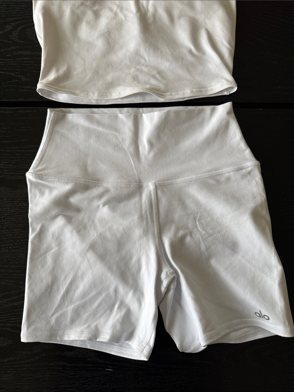 ALO Yoga White V‑Neck Sports Bra & High‑Waist Bike Shorts NEW size Small - Picture 2 of 5